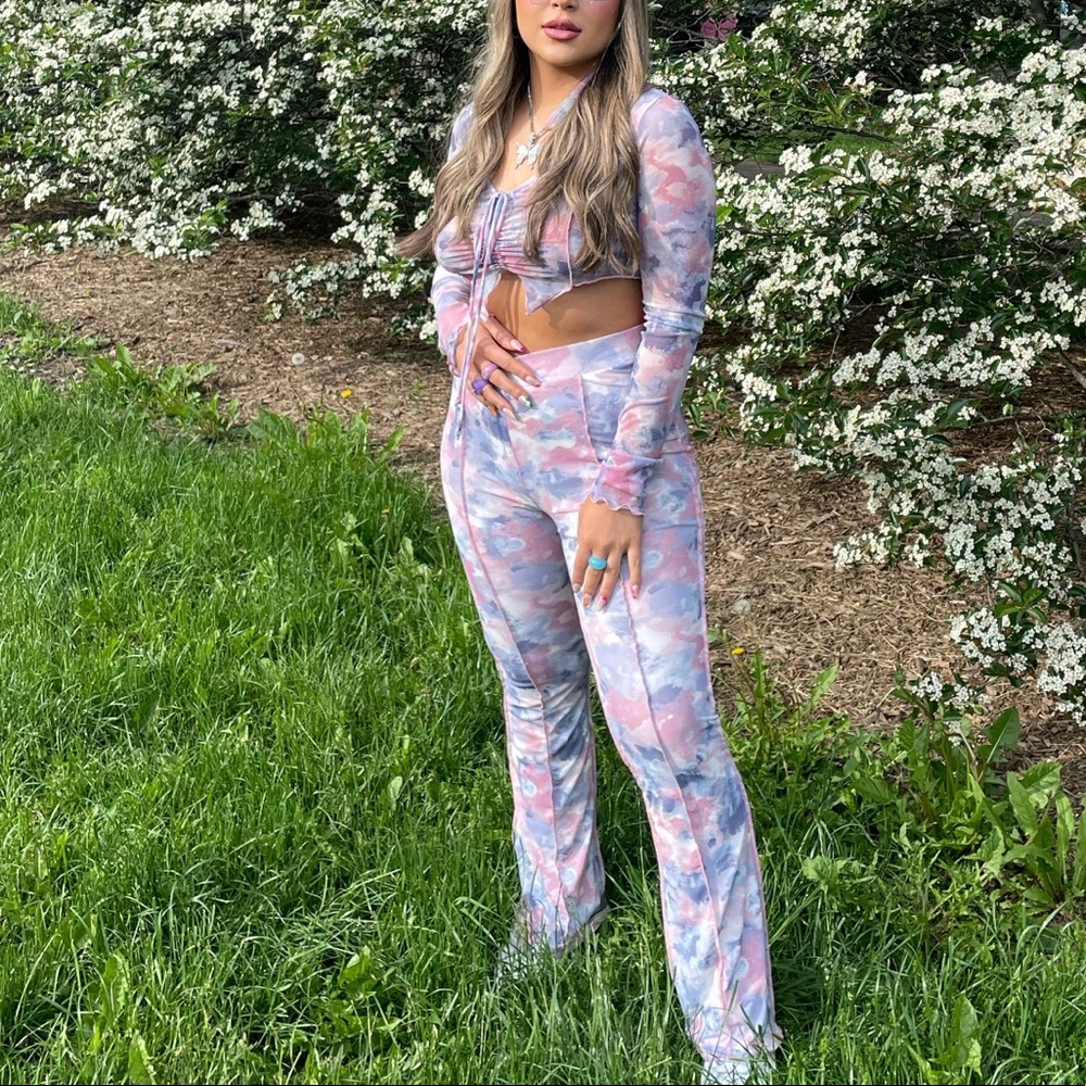 Miss Lola set